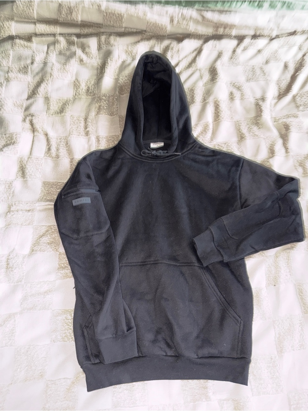 NWOT Comfrt Travel Essential Hoodie size Small